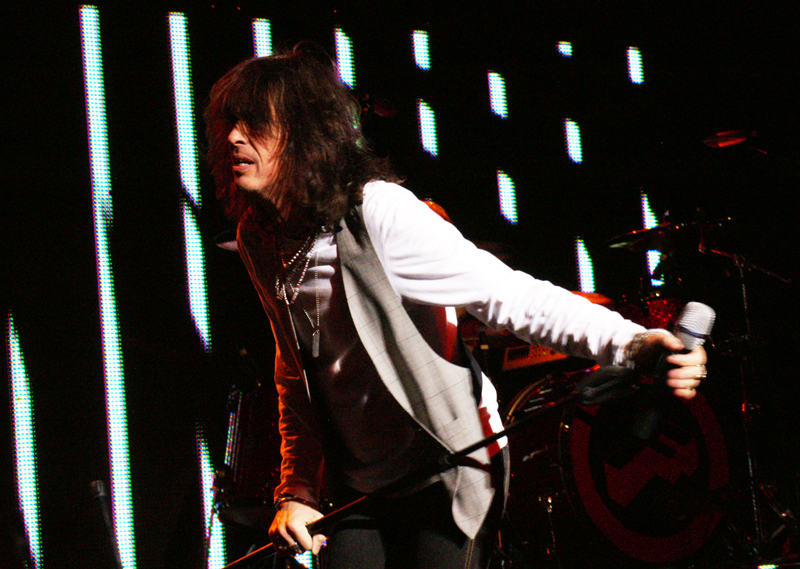 Kelly Hansen of Foreigner at Rialto Theatre, Tucson Ariz., 4/29/11. photo: Jamie Manser