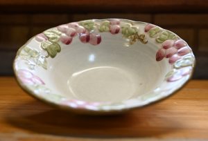Earthward China Cabinet: Ceramic Set